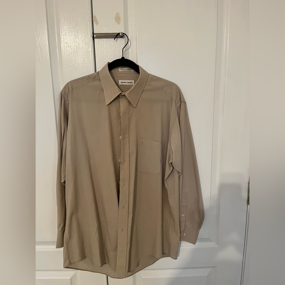 Pierre Cardin Dress shirt, 16 neck, 32/33 sleeve. Great condition.